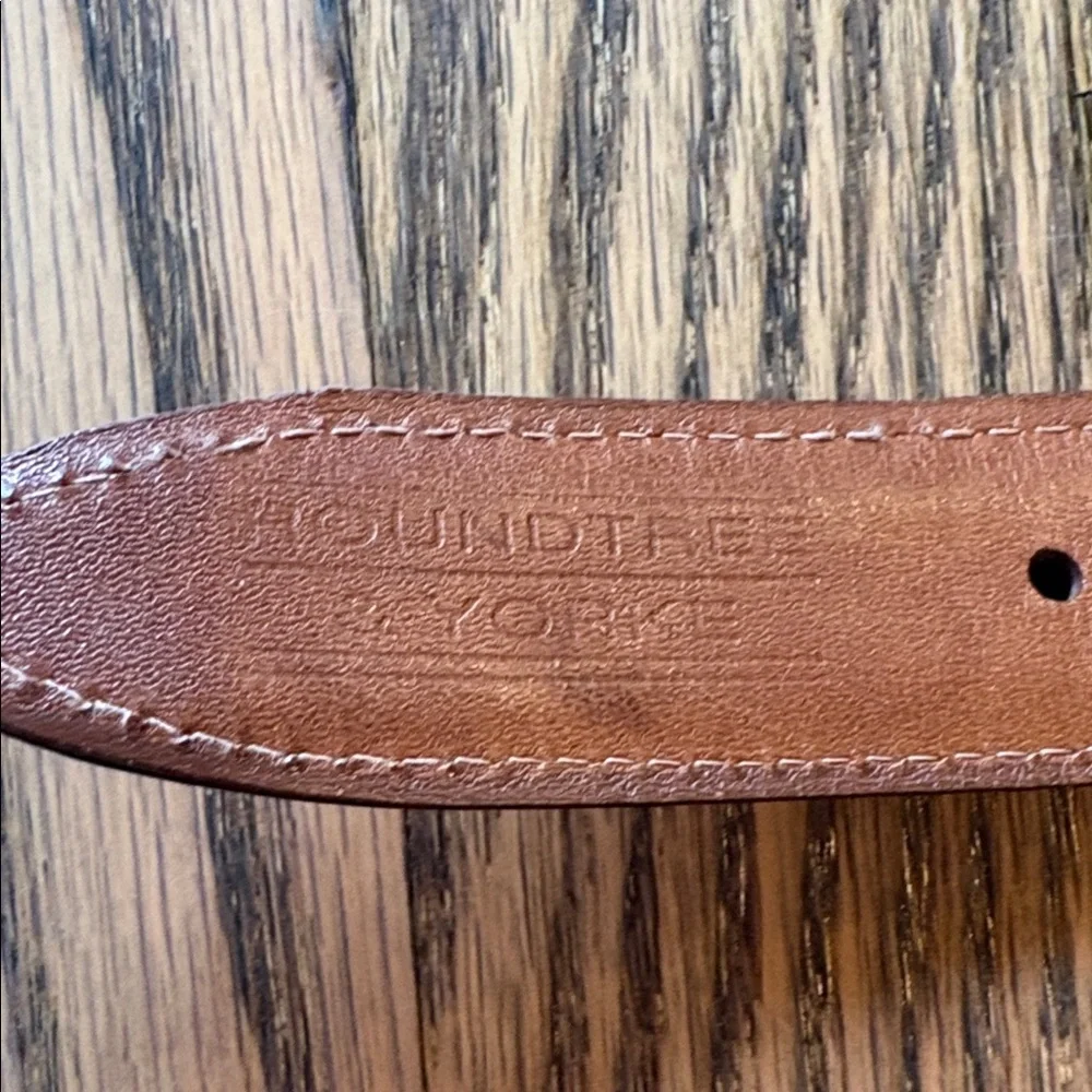 Roundtree & Yorke sz 42 navy blue cloth and brown leather belt w/brass buckle